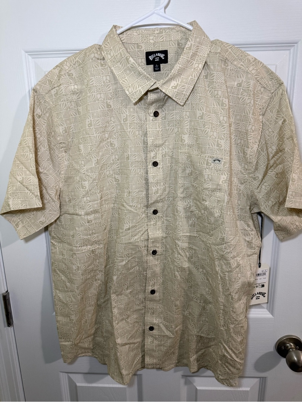 Billabong Men's Short Sleeve Button-Down Shirt - Light Beige Geometric